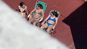 Vecinas Tomando Sol En La Terraza Parte 2