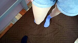 BRUNETTE HOTTIE WRAPS HER MOUTH AROUND COCK!