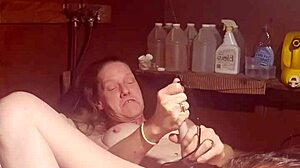 Amateur Eats Swollen Pussy While Fucking On Washing Machine With Juicy Handjob