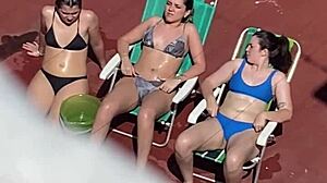 Vecinas Tomando Sol En La Terraza Parte 2