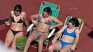 Vecinas Tomando Sol En La Terraza Parte 2