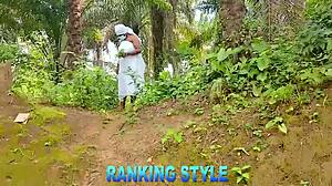 BBW godin geneukt door vreemde met deepthroat