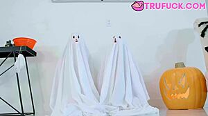 Costume tricks! Lana and Molly bang stepbrother!