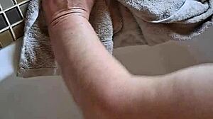 Mature Amateurs Wash Dirty Feet in Bathtub Fetish.