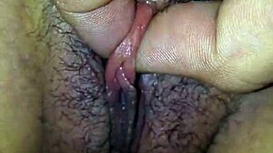 Vagabunda paints clit and masturbates close up