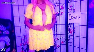 Ebony teen shows body to horny fans!