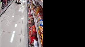 今日、私のオマンコだけ食べて