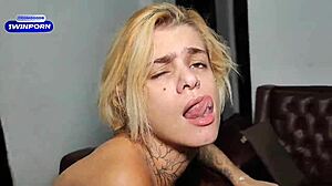 hey, negao gringo playing video game while ninfeta loirinha gives her pussy?