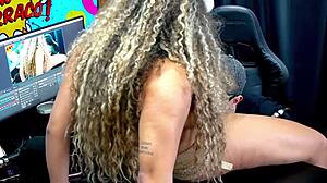 Novinha Safada Shows Off on Camera