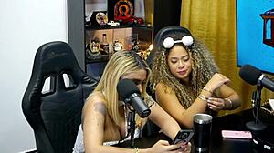 Novinha Safada Shows Off on Camera