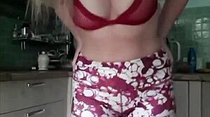 I'm peeing in my sexy gym pants at the gym.