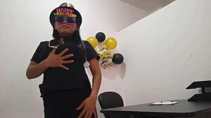 Im bored in the office and i put in a but plug to get arous at work im a slut in my office