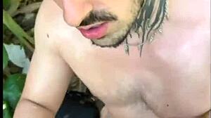 Comi Um Desconhecido Que Estava Batendo Uma Na Trilha - Free