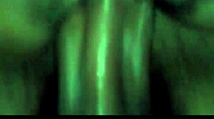 Latinka stenje žestoko tokom anal creampie-ja