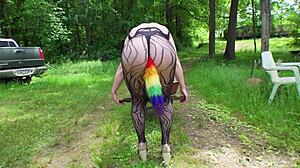 43yo wife shakes ass while getting anus licked outdoors!