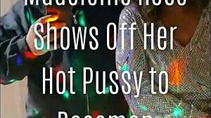 Mama Africa Shows Open Pussy On Beach