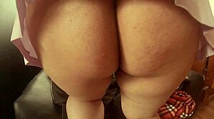 Esposa Calienta Huevos Sin Bragas En Upskirt POV