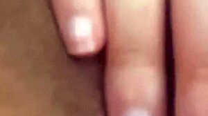 rabo rosa de novinha piscando na tela