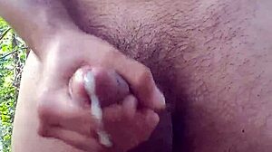 Diogo brasileiro querendo fuder no meio do mato, sozinho e excitado.