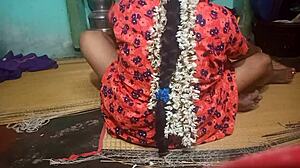 Indian Aunty Sizzles with Boyfriend in Hot Bathroom