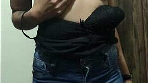 Secretária safada chupou o chefe no escritório até ficar com a boca cheia de esperma 😏