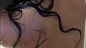 Ate my hot girlfriend in the shower for wild homemade banging with cum in mouth.