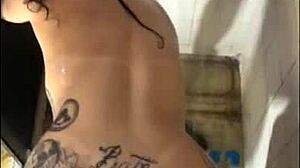 Ate my hot girlfriend in the shower for wild homemade banging with cum in mouth.