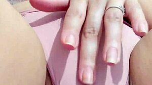 Mulher Ama Postar Cada Esfregadinha Na Buceta Que Ela D�