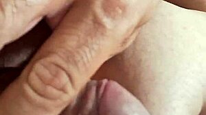 Watch this exhibitionist flashing to orgasm in close up