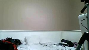 Maxine x enjoys inserting long toys while vibing.