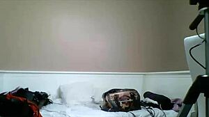 Maxine x enjoys inserting long toys while vibing.