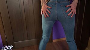 Tattooed babe fingering wet pussy and shaking juicy ass