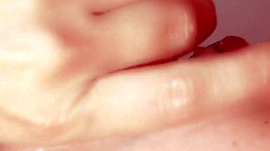 Jovencita cachonda es follada por su padrastro