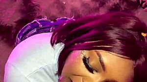 Hijastra con gran culo recibe una gran polla en su co�o mojado