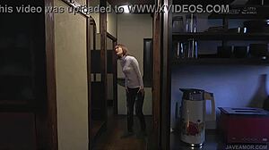 uma jovem mãe divorciada encontra seu novo irmão recluso sarina momonaga