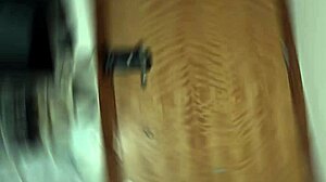 Esposa faz marido de corno com amigo no sexo