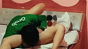 หญิงเอเชียท้องแก่สมัครเล่นโดนเย็ดสไตล์หมาในห้องโรงแรม