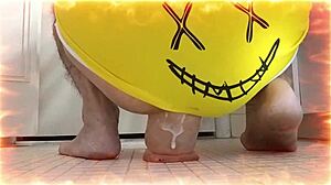 El Gloton Destroys Her Ass with Huge Anal Toy