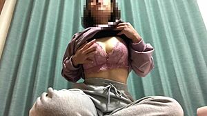 Asian amateur performs wet masturbation show for viewers