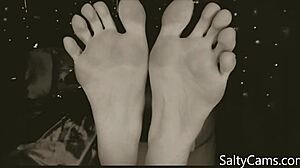 hey lick my toes lover asl 😘