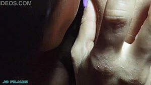 Fode a buceta dela que eu vou lamber esse cuzinho