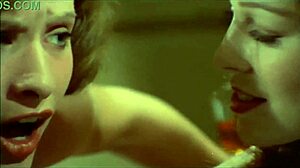 Η Annette Haven δεμένη σε λεσβιακό bondage με τη Gloria Leonard