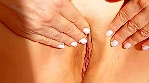 Maturemons reveals yoni up close in massage!