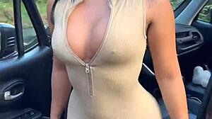 asiática gostosa não quis comer a pizza sozinha chamou o motoboy pra enfiar a calabresa na sua bucetinha sem camisinha