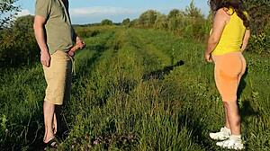 Outdoors risky sex with nympho stranger 😏