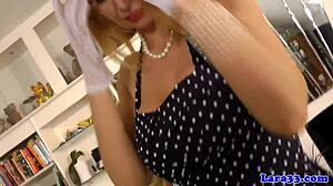 glamour matures in stockings perform lesbian pussy rubbing and oral