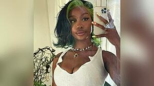 SZA gets a steamy jerk off tribute in wild contest