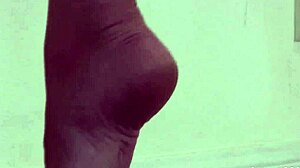 Foot pumping for relaxation with barefoot toes