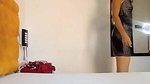 grabo a mi padrastro mientras me ve probandome ropa y termine con la polla dentro de mi coito