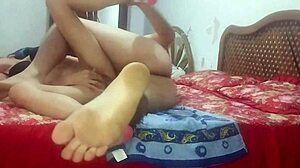 Prostituta venezolana vende su coño por 10 dolares la folla sin condon y se corre adentro!